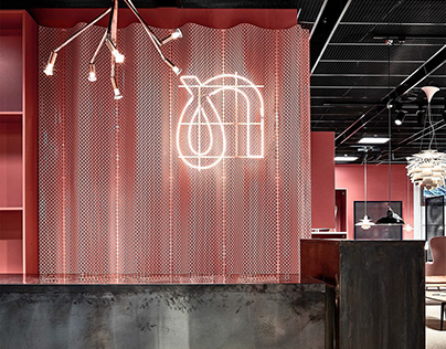 Fendi запустили путешествующий Peekaboo Bar в России