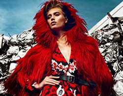 Ирина Шейк сделала селфи топлес для Vogue