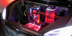 Компания Origin PC собрала игровую систему в игрушечной машине Tesla Model S