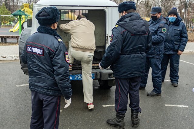 В Татарстане пропускной режим ввели на полмесяца раньше, чем в Москве. Вот что из этого вышло. Сопротивление жителей, поддельные справки и постоянное ужесточение мер