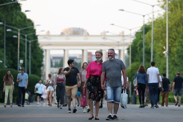 Да, вы были правы: ограничения в Москве сняли досрочно именно из-за Конституции и обнуления. С Собяниным говорил лично Путин. Мы выяснили, как принималось это решение