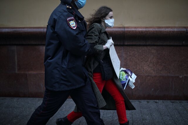 Почему МВД считает одиночные пикеты публичным мероприятием. Цитата