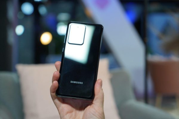 Первый взгляд на Samsung Galaxy S20 Ultra: 100-кратный сверхкосмический зум