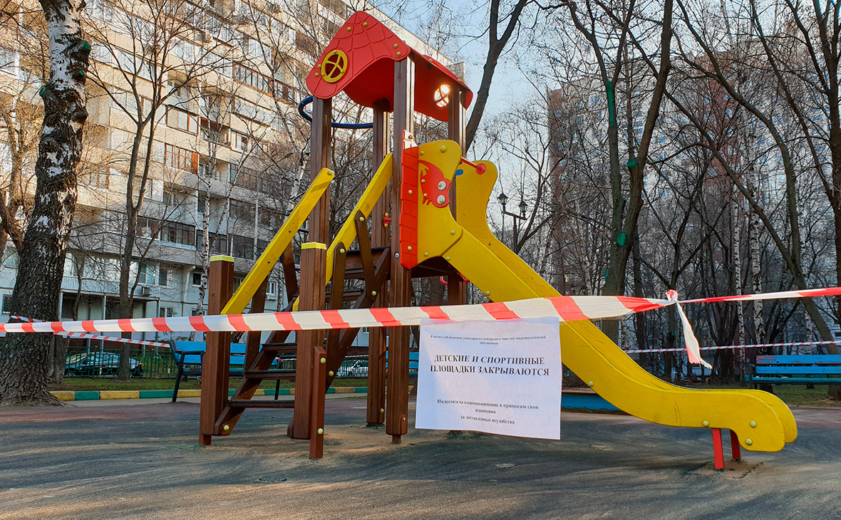 Власти Москвы рекомендовали не гулять с детьми на улице из-за вируса