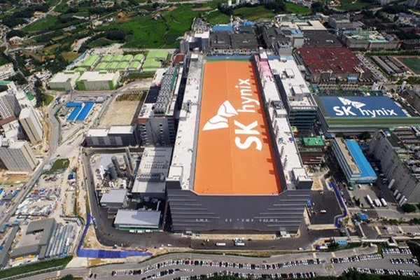 SK Hynix ожидает дефицита памяти DRAM и планирует ускорить ввод нового завода