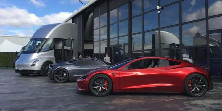 Tesla представит обновлённые Roadster и Semi в конце года