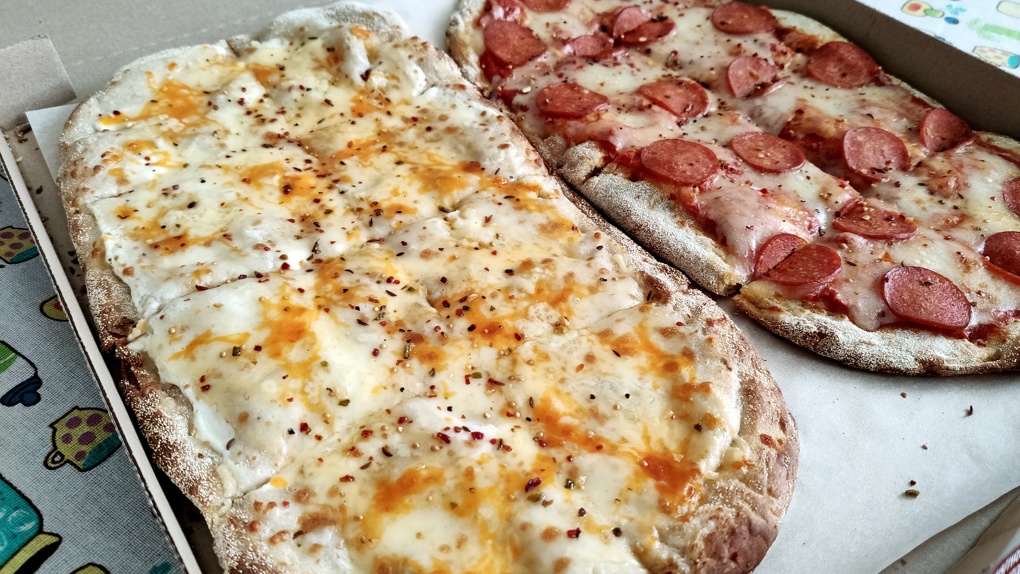 Первомайская пицца дедушки Мао: Яков Можаев заказывает обед в Home Pizza