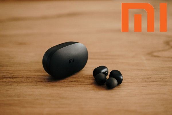 Xiaomi представила беспроводные наушники с автономностью 12 часов и ценой $24