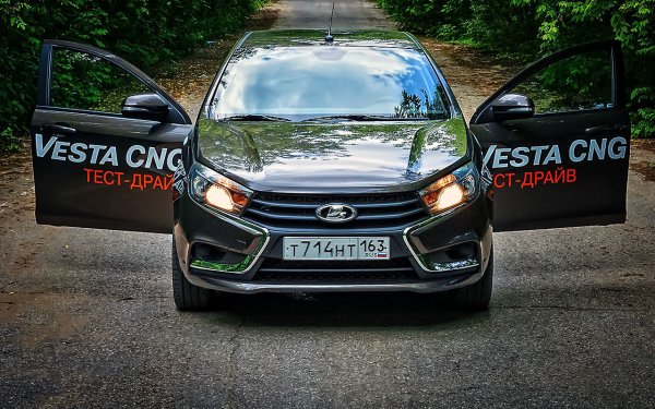 С двух ног на те же грабли? «АвтоВАЗ» вернёт в продажу битопливные LADA Vesta и Largus, но они уже никому не нужны