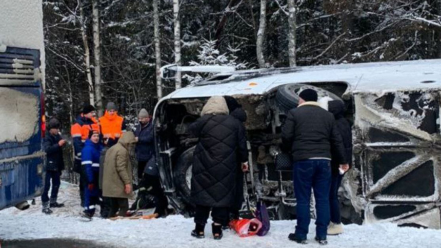 Число пострадавших в ДТП с туристическим автобусом в Карелии выросло до 15