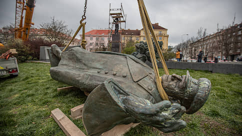 «Пренебрежение историей борьбы советского народа с фашизмом» // Демонтаж памятника маршалу Коневу в Праге заинтересовал Следственный комитет России