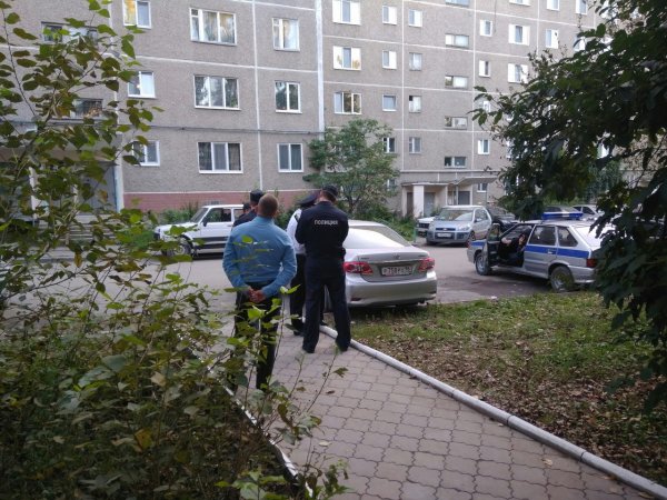 В Воронеже во дворе дома обнаружен труп мужчины