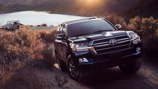 «Патрик» + «Кадьяк» = до свидания, «Крузак»? Вместо Toyota Land Cruiser 300 будет выгоднее купить два новых авто