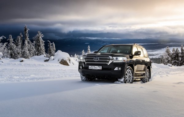 Не легенда, а рисовая шелуха! Почему вместо Toyota Land Cruiser 200 лучше купить новый УАЗ «Патриот»