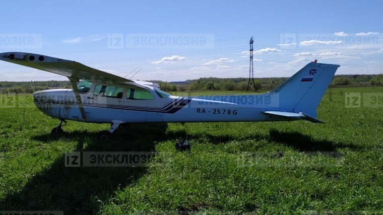 Легкомоторный самолет аварийно сел в Ленобласти из-за оторвавшегося винта