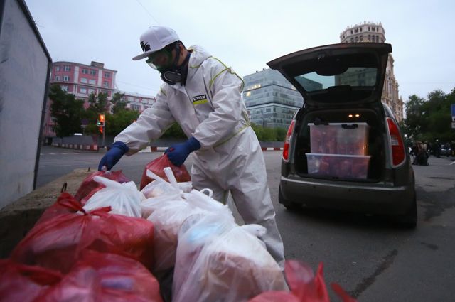 Люди, которые помогают: москвичи, переболевшие COVID-19, стали волонтерами