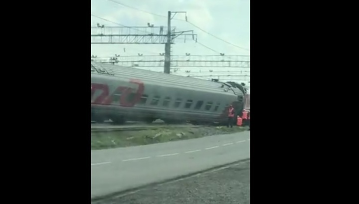 Появилось видео с места ЧП с пассажирским поездом в Старом Осколе