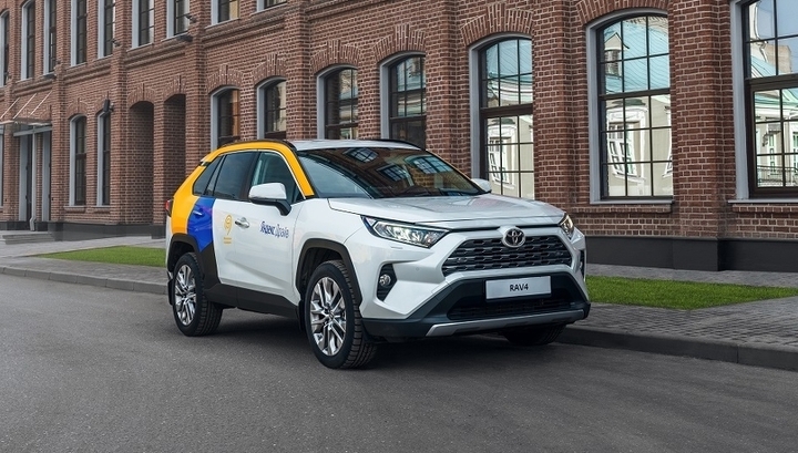 Новая Toyota RAV4 добралась до каршеринга Яндекс.Драйв