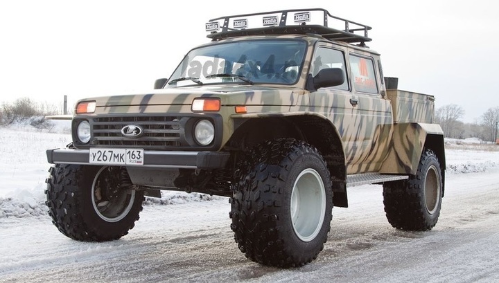 Lada 4x4 превратили в очень крутой снегоболотоход