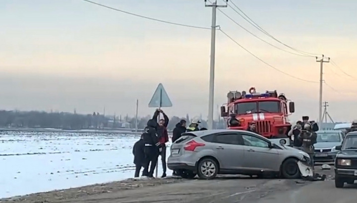 Виновника массового ДТП на М-4 приковали к дорожному знаку наручниками