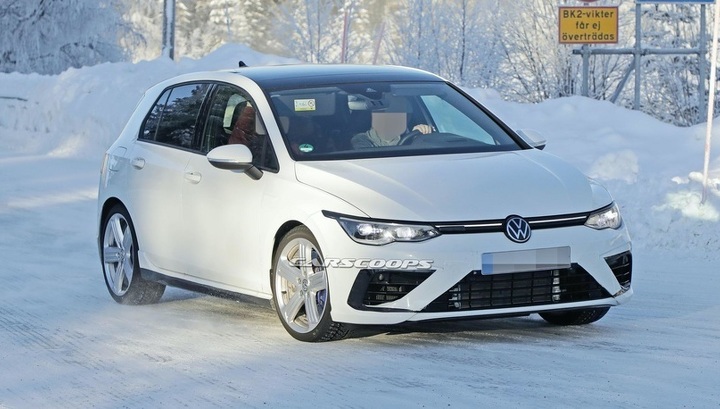 Новый Volkswagen Golf R назвали 'настоящей драйв-машиной'