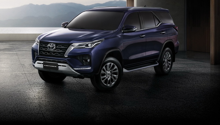 Внедорожник Toyota Fortuner обновился вместе с пикапом Hilux