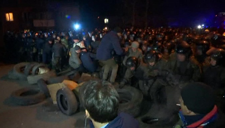 Зеленский: за панику и беспорядки в Новых Санжарах ответят провокаторы