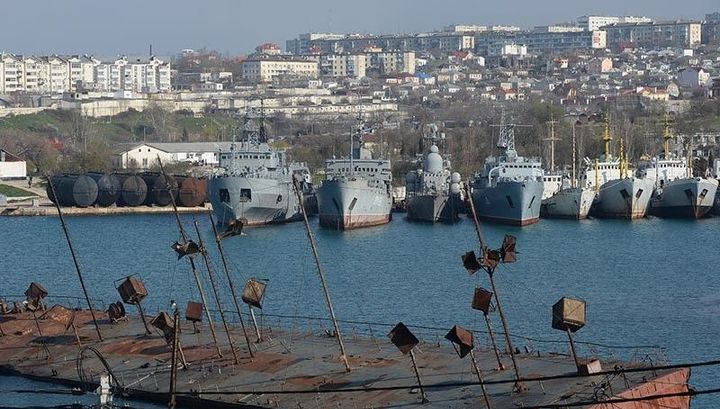 Бывшие украинские корабли переведут из севастопольских бухт в озеро Донузлав