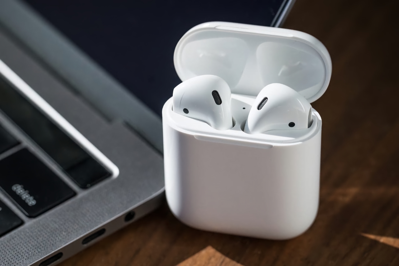 Инсайдер: Apple в следующем месяце представит новые AirPods