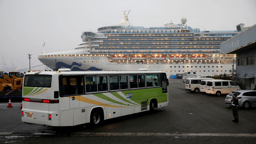 Новая группа пассажиров Diamond Princess начала сходить на берег