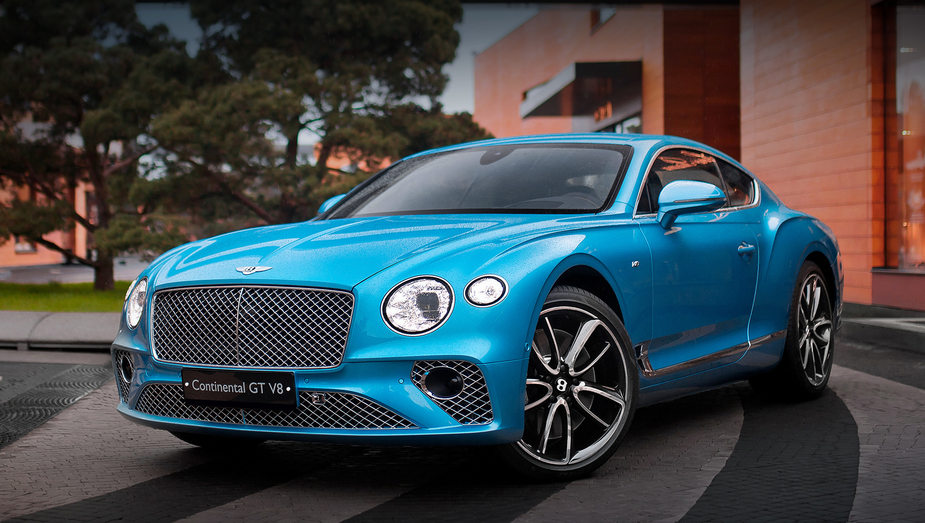 Купе Bentley Continental GT V8 добралось до России