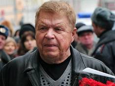 Алексей Панин устроил скандал на похоронах Михаила Кокшенова, назвав его бездарным