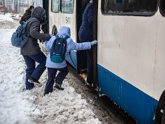 Госдума запретила высаживать из общественного транспорта детей-безбилетников