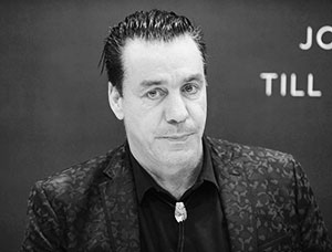 Вокалиста Rammstein Тиля Линдеманна госпитализировали с коронавирусом