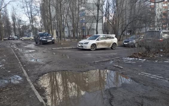 Почему куряне пробираются домой по ямам и грязи