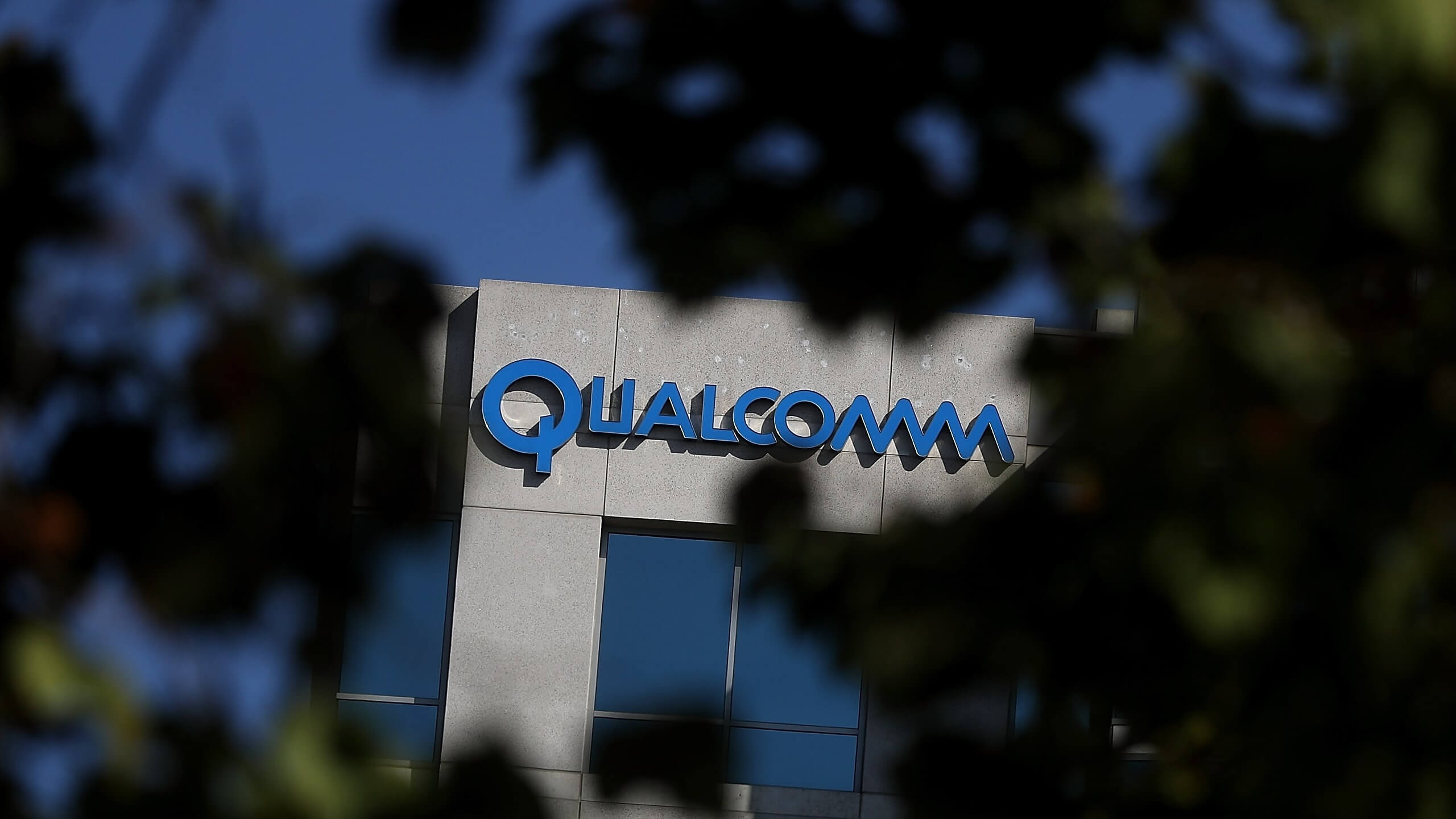 Qualcomm отказалась от идеи покупки Intel из-за долгов чипмейкера