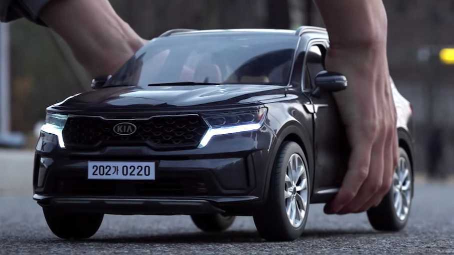 На принтере распечатали сверхточную копию нового Kia Sorento. У нее работает даже приборка