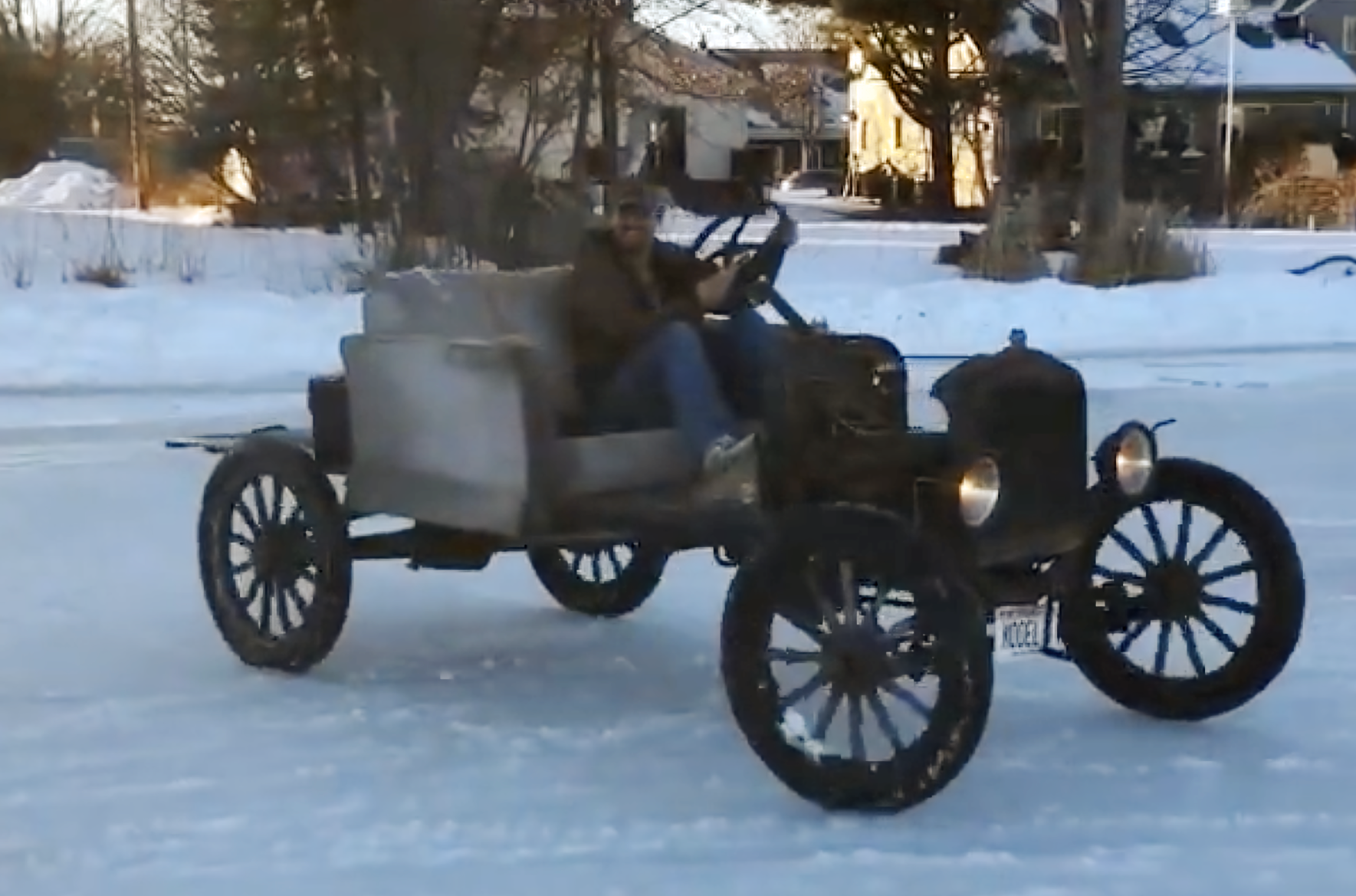 Посмотрите, как может ездить древний Ford Model T