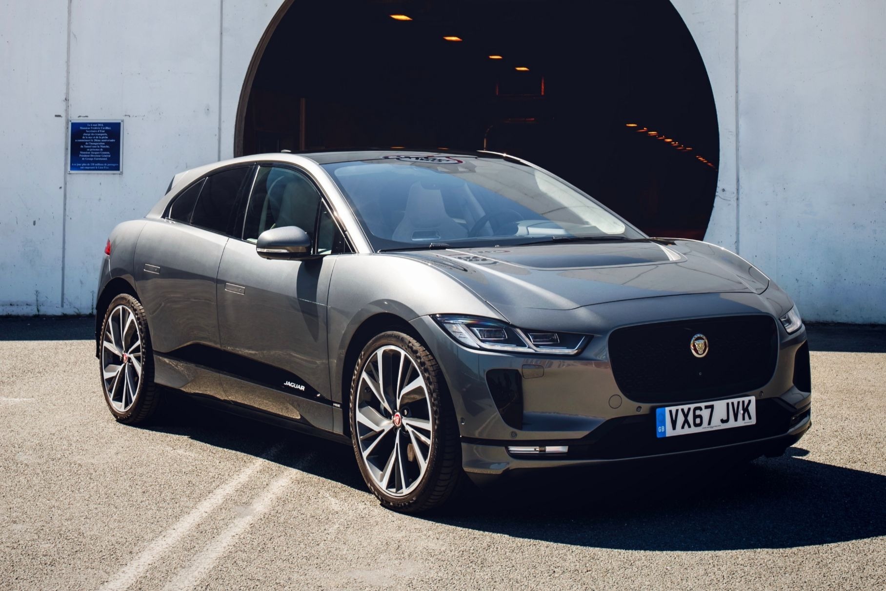 В России резко подешевел электрический кроссовер Jaguar I-Pace