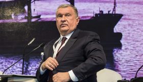 Сечина обвинили в обвале цен на нефть и требуют увольнения из руководства “Роснефти”