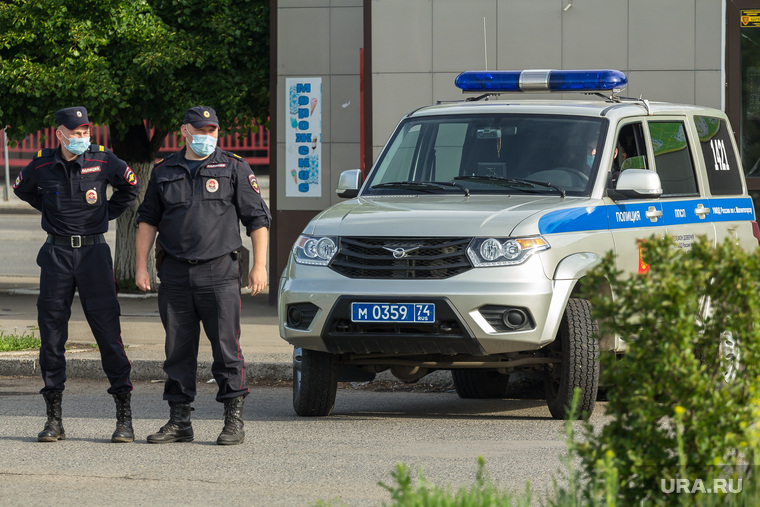 Пока москвичи боятся выйти на улицу, вся Россия гуляет. Фото