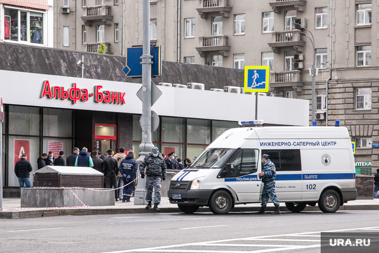 Уралец, захвативший банк, обвинил Бузову в своих проблемах. «Она верхушка пирамиды»