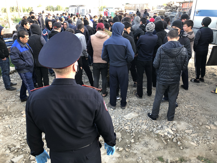 В Екатеринбурге силовики провели облаву на мигрантов. ФОТО. ВИДЕО