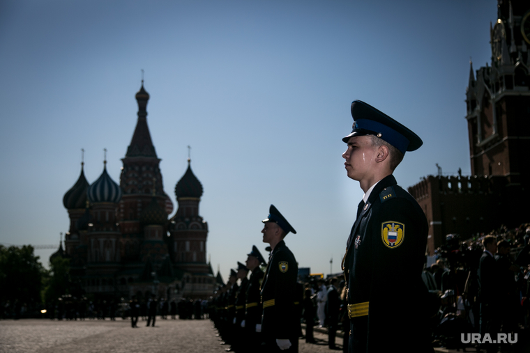 Премьер Японии отказался от поездки в Москву на парад Победы