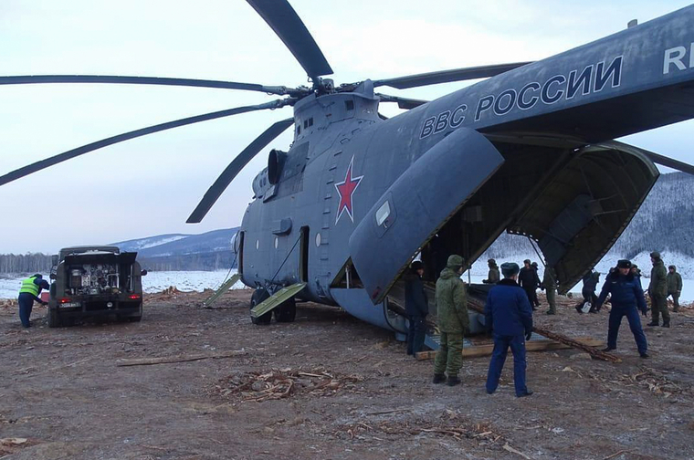 Военным экологам в ЯНАО вертолетами привезли десятки тонн грузов