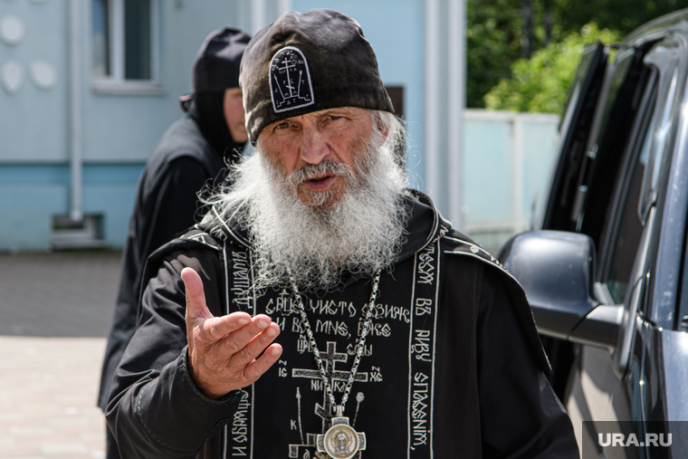 Опального экс-духовника Поклонской заменили новым священником. Указ опередил церковный суд