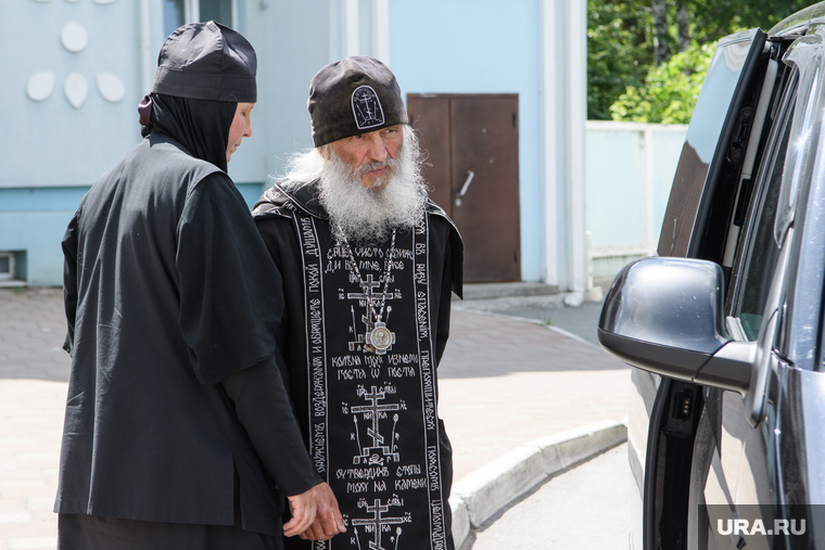 Причина ссоры схиигумена Сергия с митрополитом — протест в сквере. Инсайд