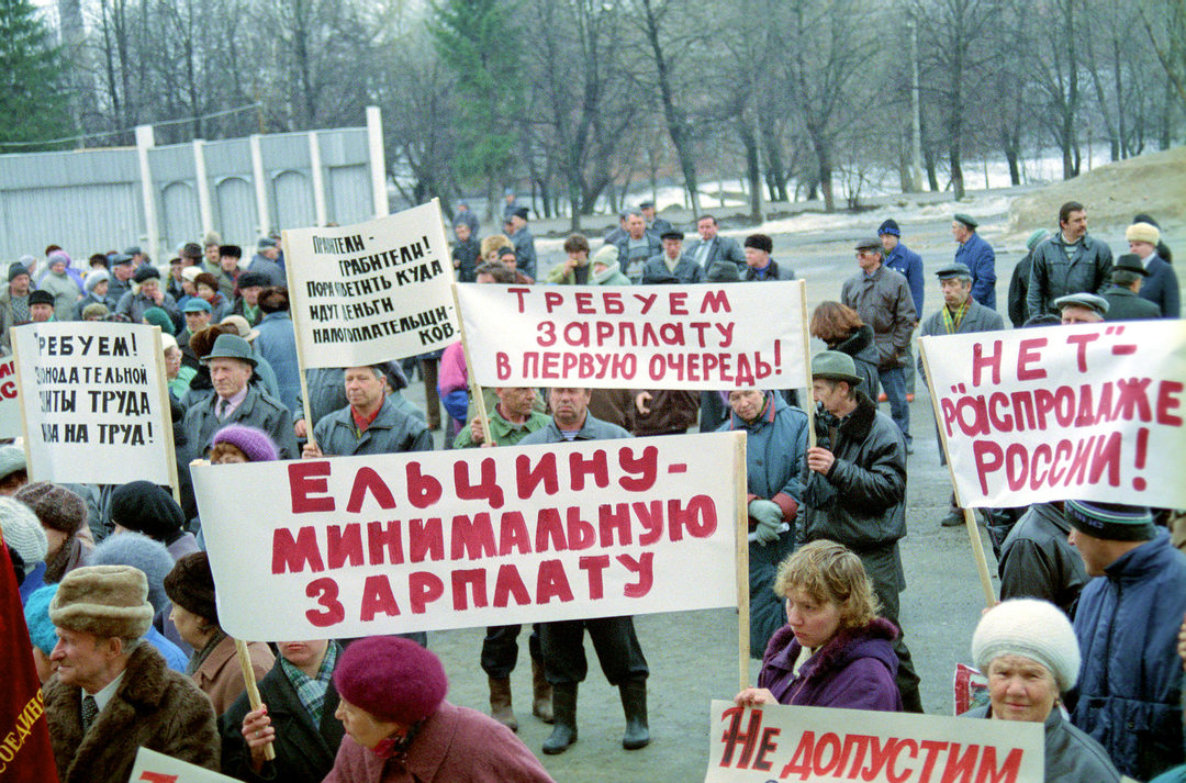 Тёмная полоса, разгул бандитизма и свобода. Россияне оценили «лихие 90-е»