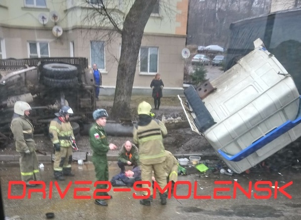 Водитель погиб на месте. На Витебском шоссе произошла страшная авария с фурой