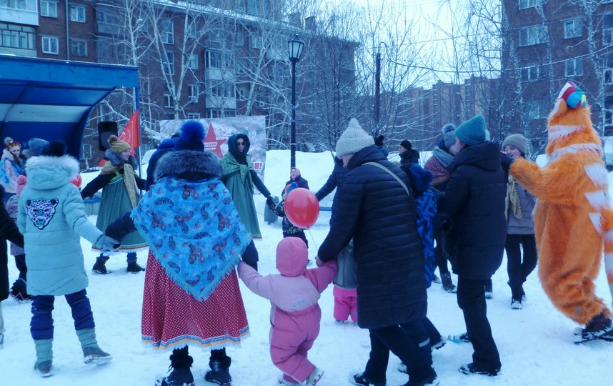 В сквере «Лучистый» проводили Масленицу